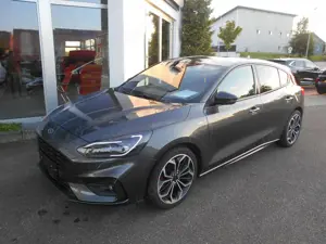 Ford Focus ST-Line m. Leder-Stoff-Polsterung, Dachspoiler uvm