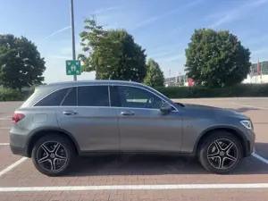 Mercedes-Benz GLC 300 e 4Matic 9G-TRONIC AMG Line Bild 4