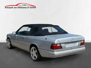 Mercedes-Benz 300 CE 300E 24-V Cabrio *Vollleder *01/2027 Bild 4