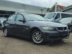 BMW 318 i Limousine-Xenon-Alu-PDC-Tempomat