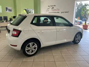 Skoda Fabia Ambition 1.0 MPI +Klima+ALU+SHZ+DAB+PDC+ Bild 4