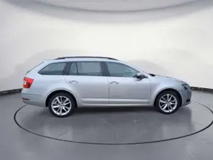 Skoda Octavia 2.0 TSI DSG Style Combi Navi Sitzheizung Bild 5