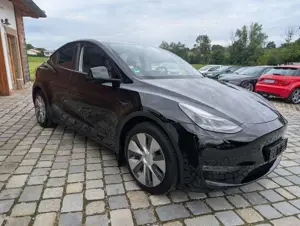 Tesla Model Y Long Range|LED|PDC|Kam|Szhzg Bild 2