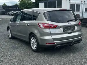 Ford S-Max 2.0 TDCI Titanium 4x4 AUTOMATIK AHK NAVI Bild 4