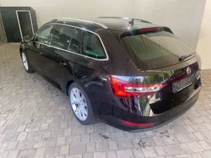 Skoda Superb Combi 2.0 TDI DSG Ambition Bild 4