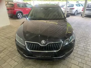 Skoda Superb Combi 2.0 TDI DSG Ambition Bild 2