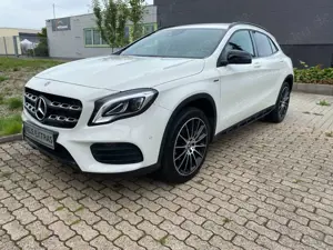 Mercedes-Benz GLA 180 GLA 180 7G-DCT AMG - White Art Edition Top Zustand