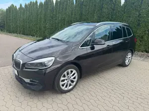 BMW 220 220d xDrive Luxury Line*LED*AHK*