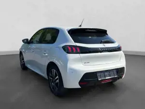 Peugeot 208 Allure Pack 1.2 PureTech 100 Navi+Cam+PDC+Sitzhzg+ Bild 3