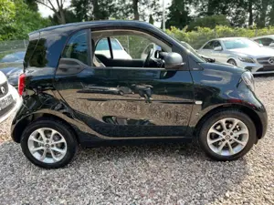 smart forTwo *TURBO*PANORAMA*SITZHEIZUNG*PASSION*AUTOM* Bild 2