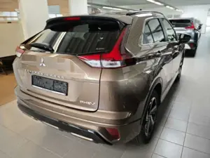 Mitsubishi Eclipse Cross Mitsubishi Plug-In Hybrid Plus Select-Paket 2,4l Bild 3