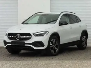 Mercedes-Benz GLA 200 d DCT WIDE MBeam 360° Distronic STHZG 18