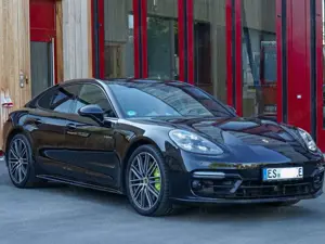 Porsche Panamera 4 E-Hybrid / PORSCHE APPROVED 09/26