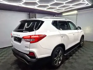 SsangYong Rexton NOBLESSE 2.2 4WD|7SITZE|LEDER|AUTOM|LED|NAVI Bild 4
