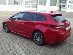 Toyota Corolla Touring Sports Hybrid 2.0 Team Deutschland Bild 3