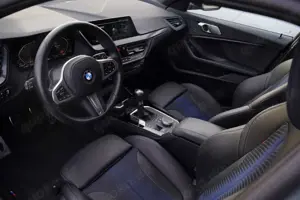 BMW 118 i M-Sport SHZ PDC Navi WLAN DAB dunkle Scheiben Bild 3