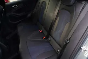 BMW 118 i M-Sport SHZ PDC Navi WLAN DAB dunkle Scheiben Bild 4