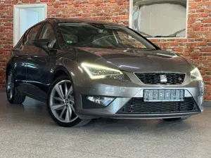 SEAT Leon FR-2.0TDI-135KW-LED-Navi-Panorama-Teilleder Bild 1
