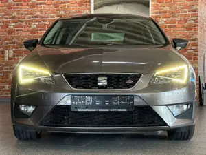 SEAT Leon FR-2.0TDI-135KW-LED-Navi-Panorama-Teilleder Bild 2