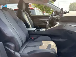 Peugeot 5008 Allure ALU/NAVI/Kam180°/AHK/7Sitze ZR neu Bild 5