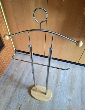 Kleiner Kleiderständer 