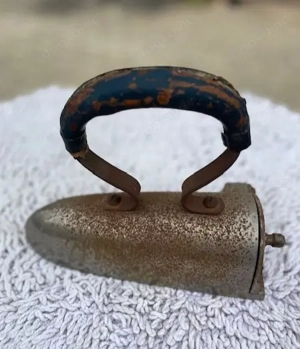 Antik - Bügeleisen + Kanne