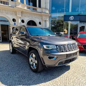 Jeep Grand Cherokee 3.0 CRD Overland*Panorama* Bild 3