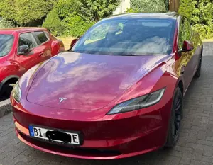 Tesla Model 3 Ultra Red Highland AHK Sitzkühlung SHZ RWD Bild 2