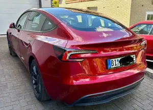 Tesla Model 3 Ultra Red Highland AHK Sitzkühlung SHZ RWD Bild 4