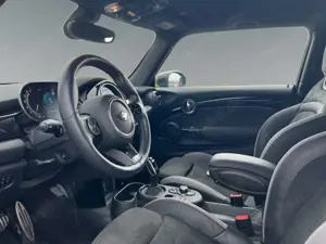 MINI John Cooper Works Trim 1.5  Leder D. Cockpit LED ACC Mehrzonenklima Bild 3