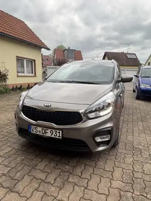 Kia Carens Dream Team