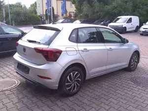 Volkswagen Polo Life, Alu 15 Z., LED, DAB, Klima, Sitzheizung, APS Bild 4