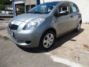 Toyota Yaris Cool/1.Hand/59.000km/Klima/8-fach Bereift/