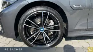 BMW 330 e A xDrive Tou M Sport,AHK,ACC,HuD,HIFI,19"LM Bild 3