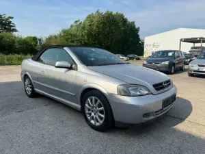 Opel Astra 2.2 16V Bild 2