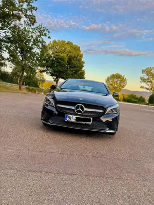 Mercedes-Benz CLA 200 d 7G-DCT Urban Bild 3