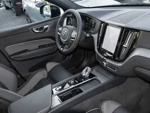 Volvo XC60 Plus Dark AWD Bild 4