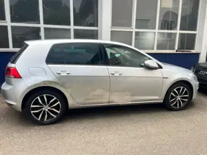 Volkswagen Golf Lounge BMT DSG 105000KM Motoschaden ! Bild 2