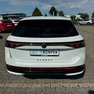 Volkswagen Passat Variant 2.0 TDI R-Line Black Style Bild 3