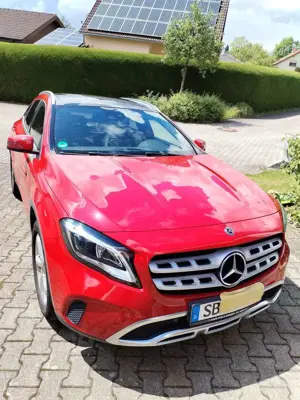 Mercedes-Benz GLA 180 GLA 180 (156.942) Panorama Schiebedach 8fach berei