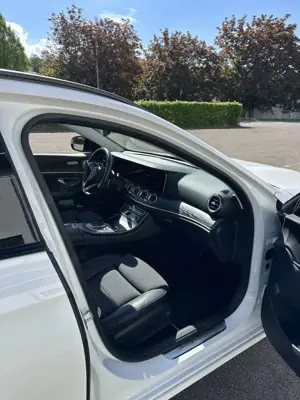 Mercedes-Benz E 300 E300e T Avandgarde 360 Kamara Distronic +Surround Bild 4
