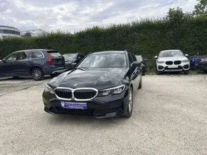 BMW 320 d Touring Advantage LED+KAMERA+NAVI+SPURASSIST+1.H Bild 2