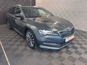 Skoda Superb Combi*LK*STAND.H-PANO-R.KAM-ACC-APPLE-LM