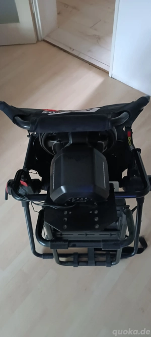 Rennstuhl mit Thrustmaster Lenkrad und Pedalen Bild 7