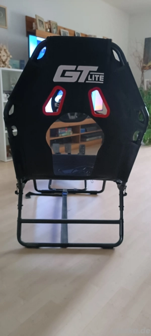 Rennstuhl mit Thrustmaster Lenkrad und Pedalen Bild 6