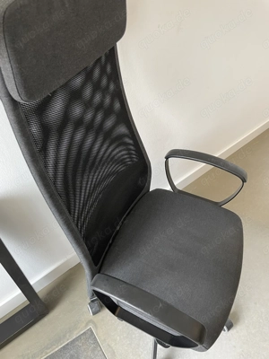 Office chair black in a good condition