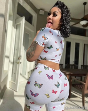 Stella. Üppige, natürliche Brüste. Erotische Massage und erotische Dienstleistungen.