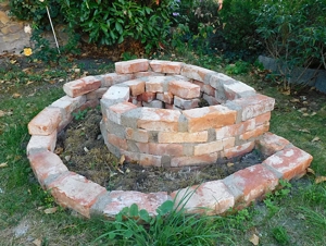 Kräuterschnecke Kräuterspirale Kräutergarten Hochbeet Garten Beet originale historische Ziegel Klink