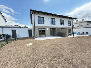 Provisionsfrei ! Klimafreundlicher Neubau DHH KfW40 mit PV und Speicher