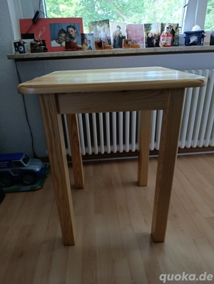 2 Massiv Holztische&2 Massiv Stühle